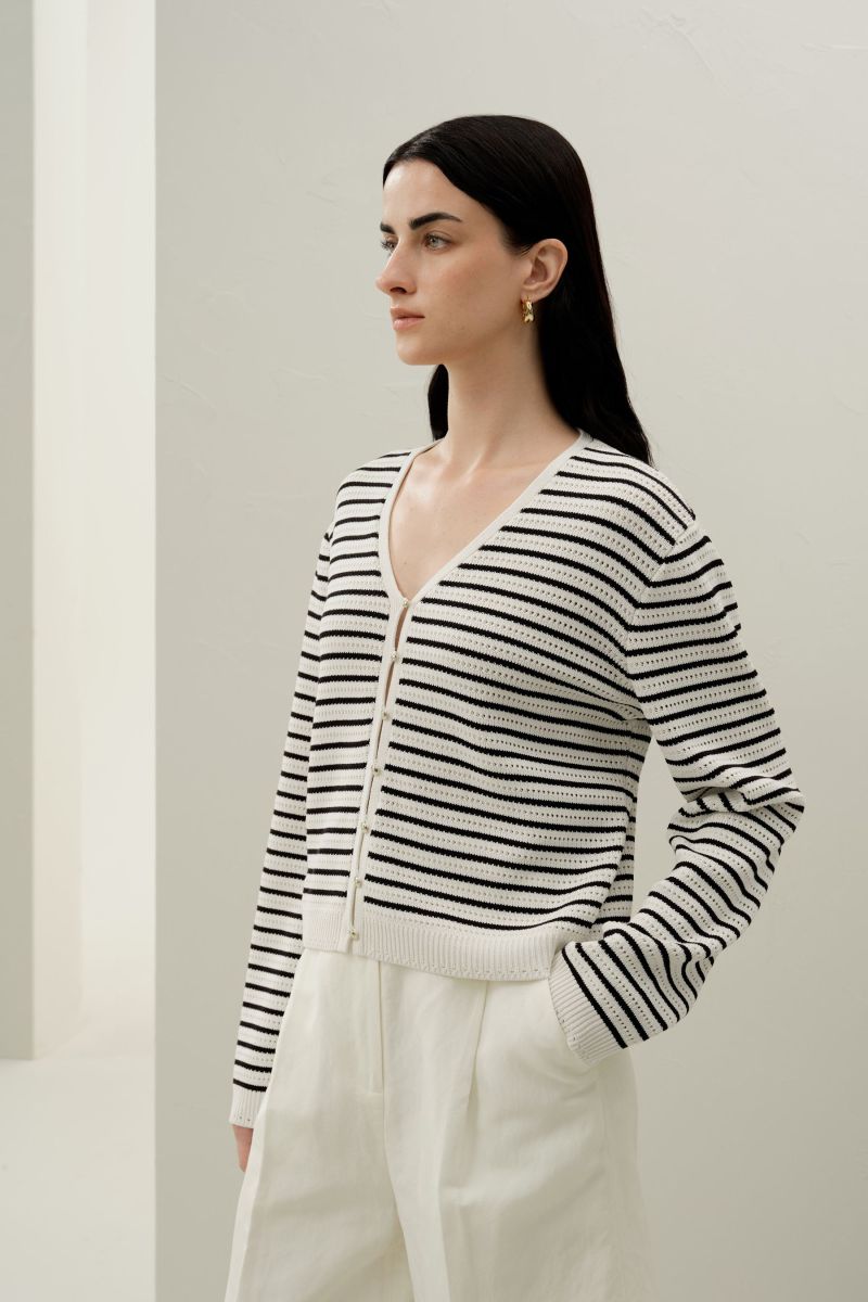 #color_White With Black Stripes