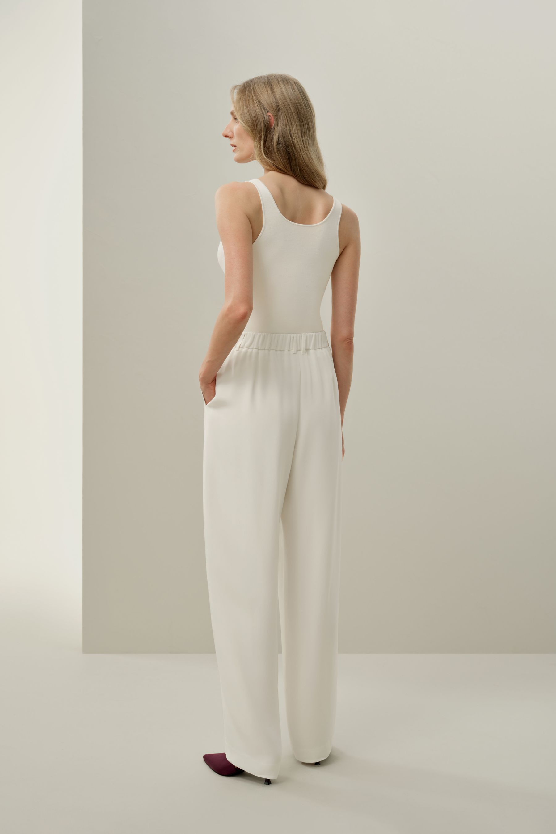 #color_Natural White