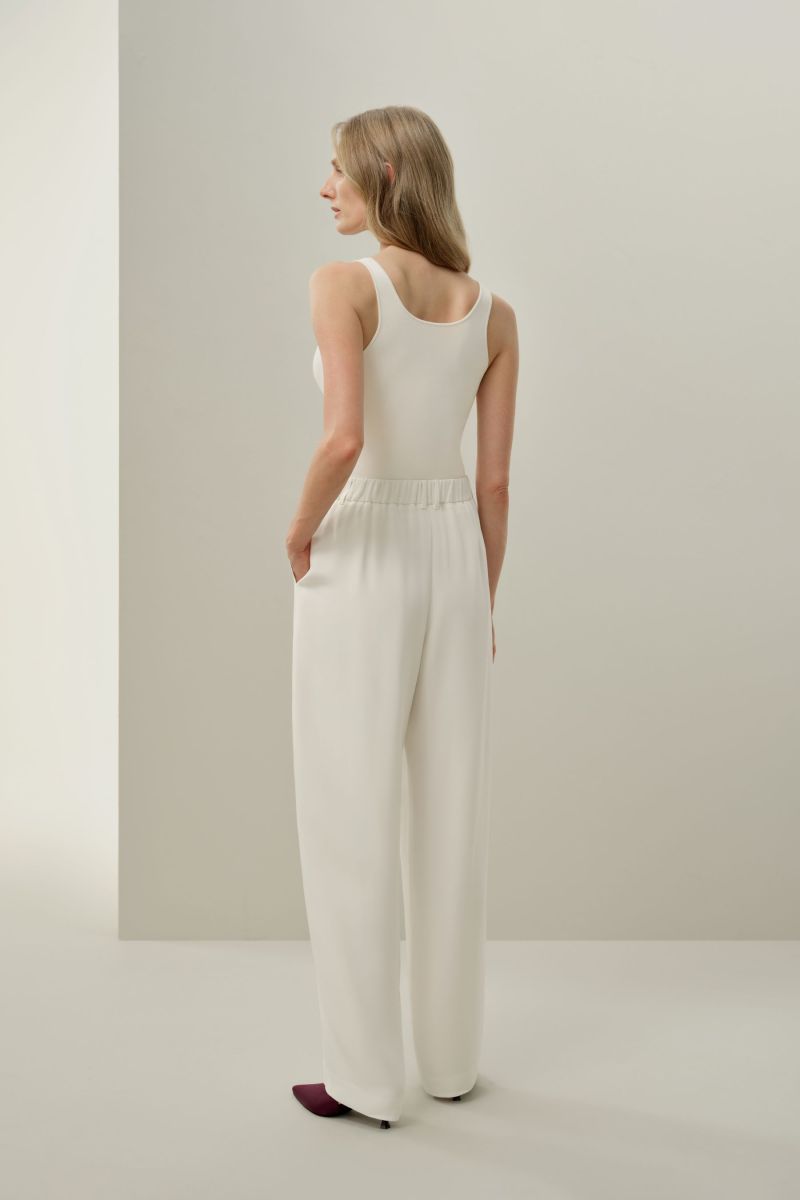 #color_Natural White