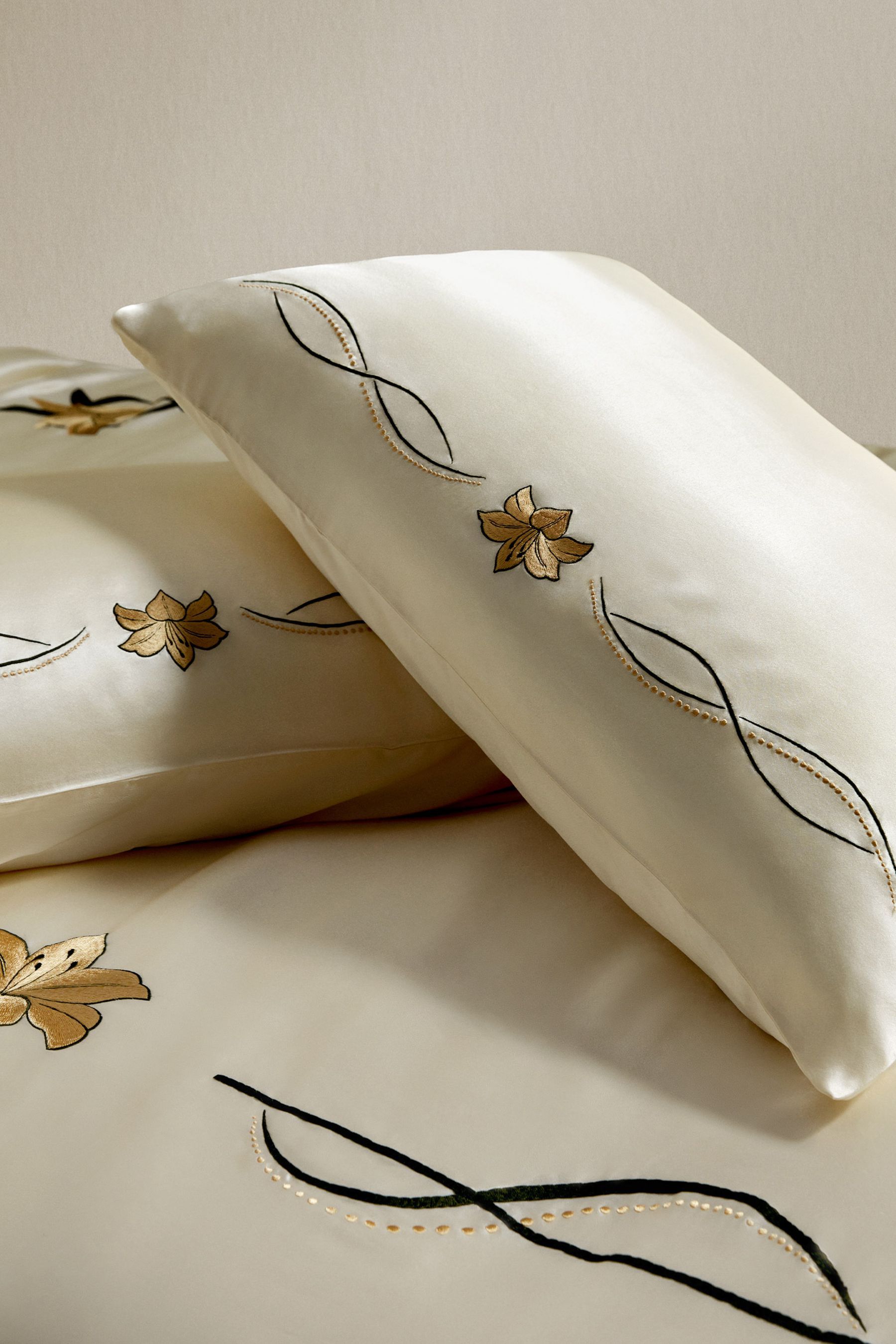 Silk Pillowcase with Lily Embroidery