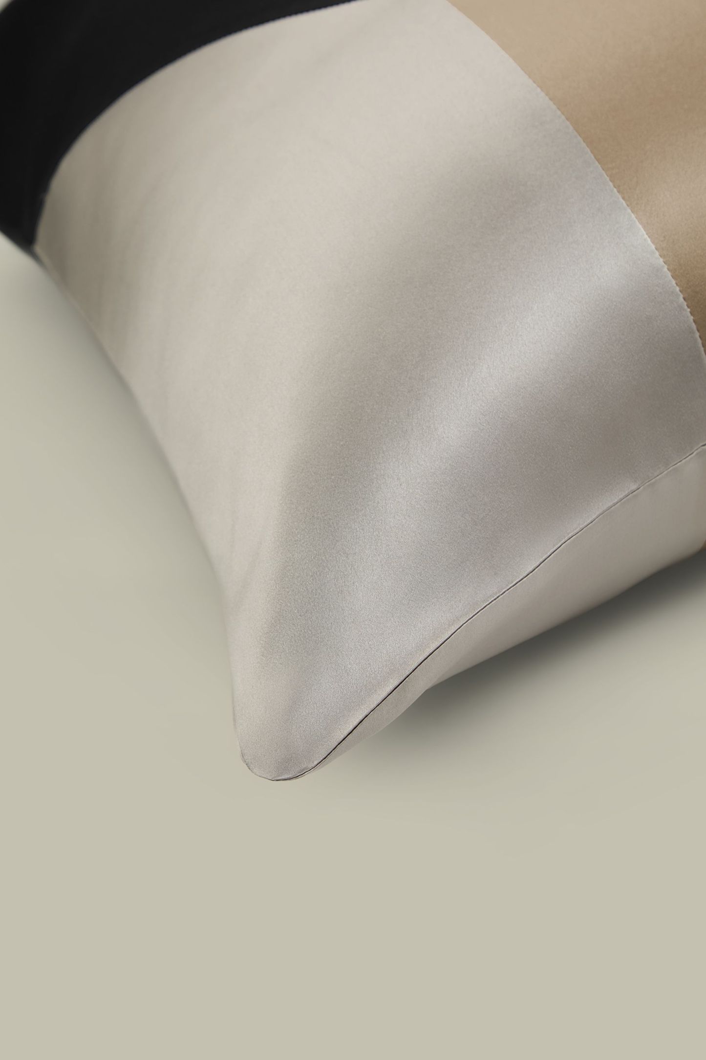 #color_Taupe & Ivory & Silvergray & Black