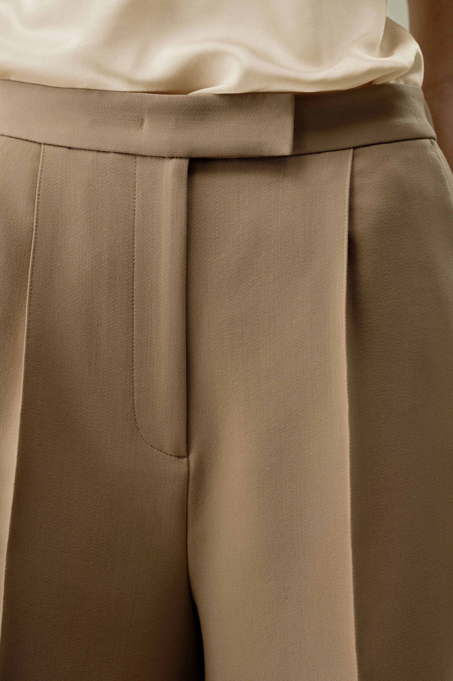 #color_Khaki