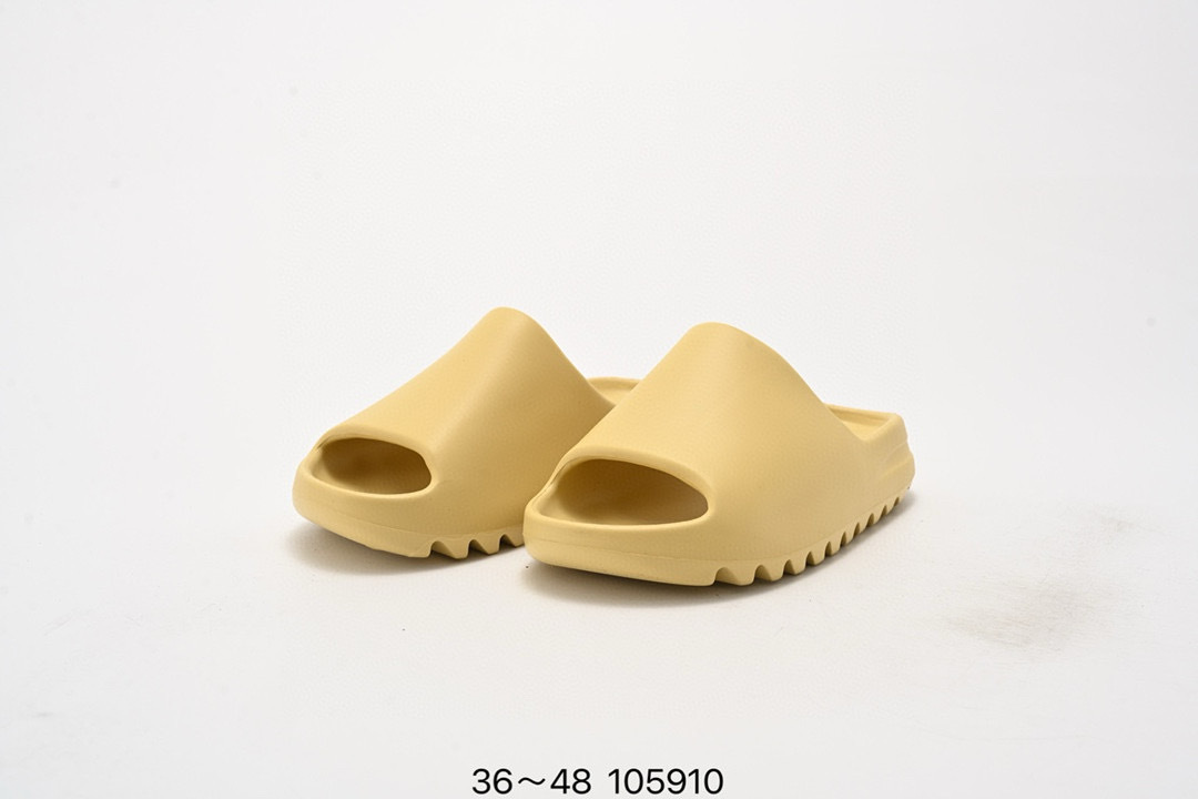 Adidas Yeezy 拖鞋