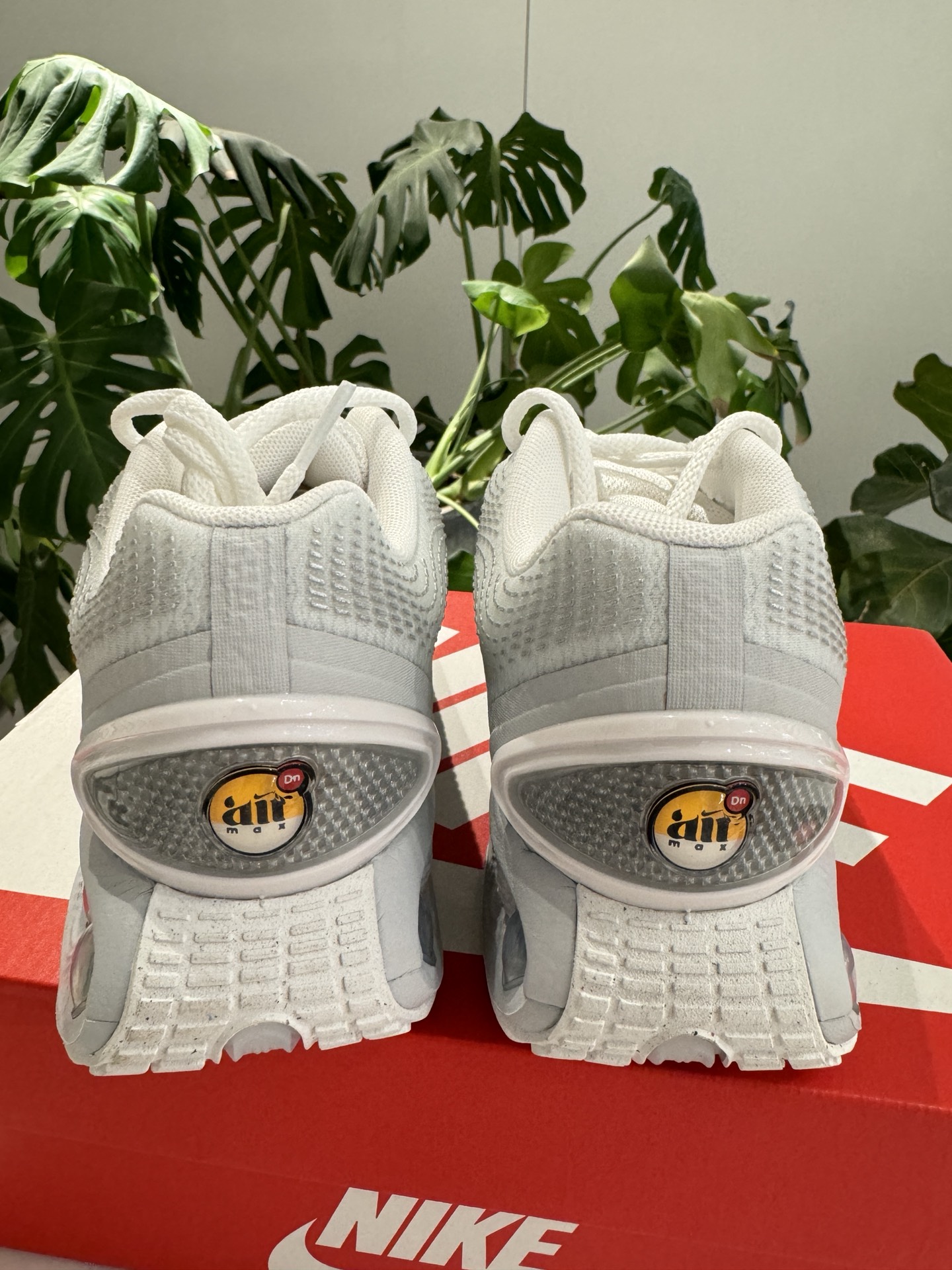 Nike Air Max DN跑步鞋
