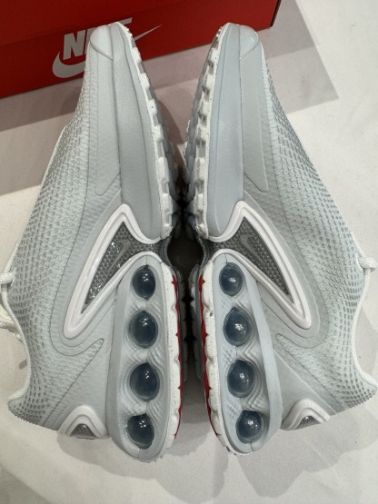 Nike Air Max DN跑步鞋