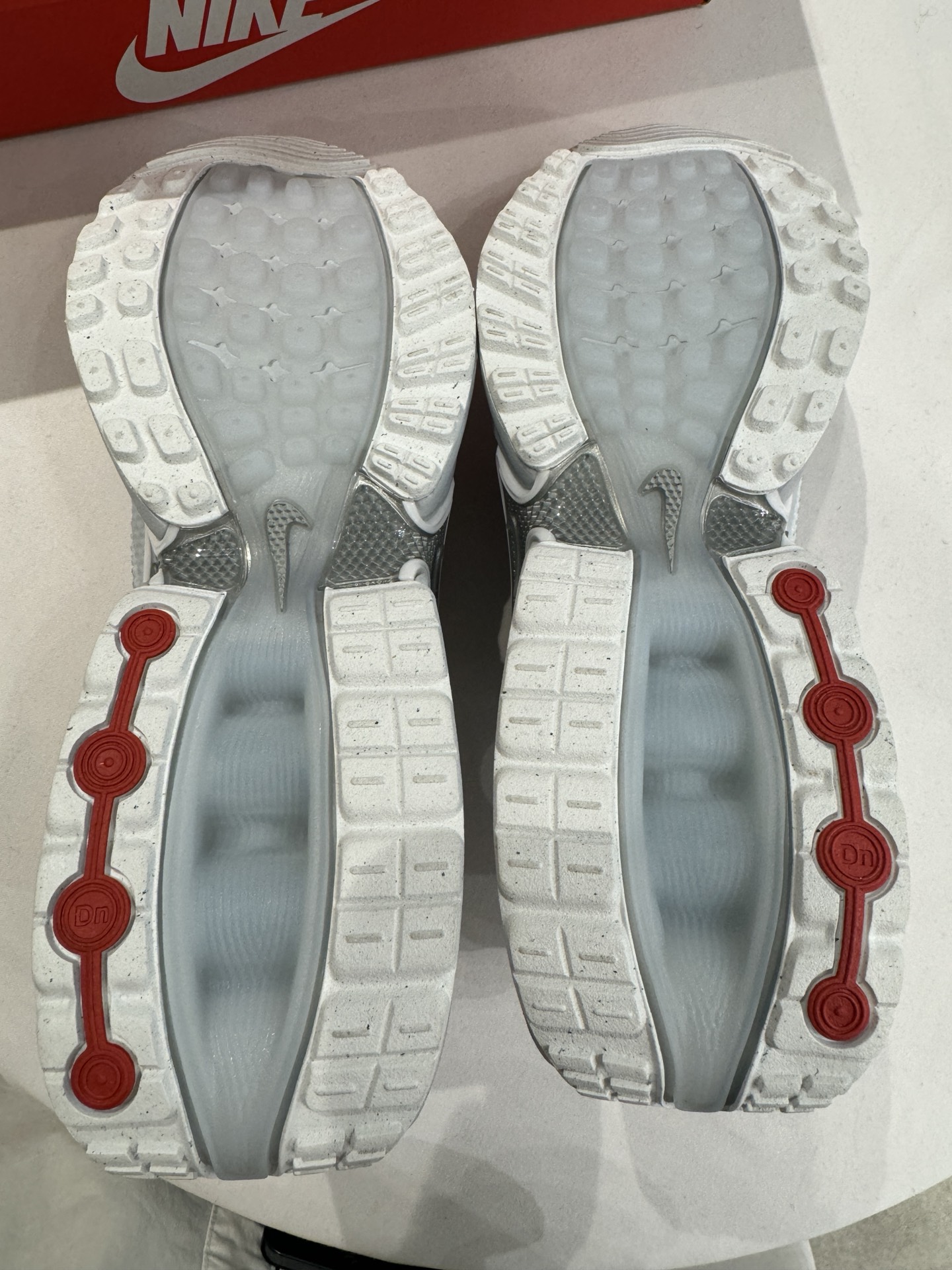 Nike Air Max DN跑步鞋