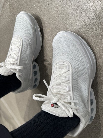 Nike Air Max DN跑步鞋