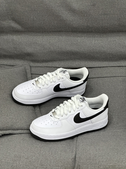 Nike Air Force 1 經典黑白熊貓
