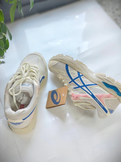 Asics 跑鞋