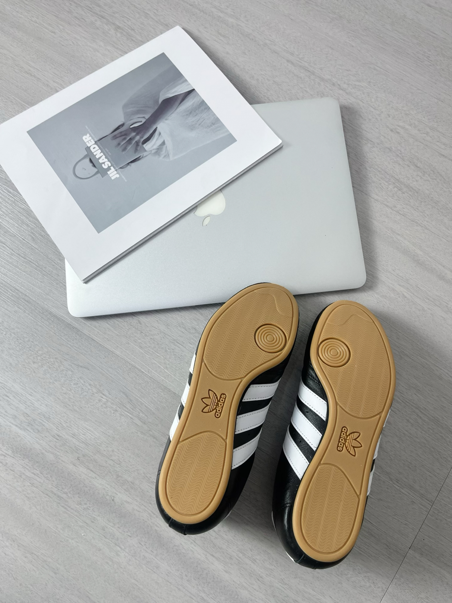 adidas 板鞋