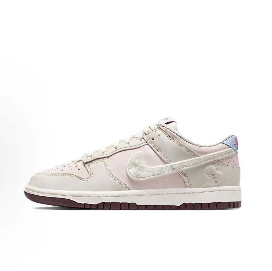 Nike Dunk Low "Valentine’s Day"