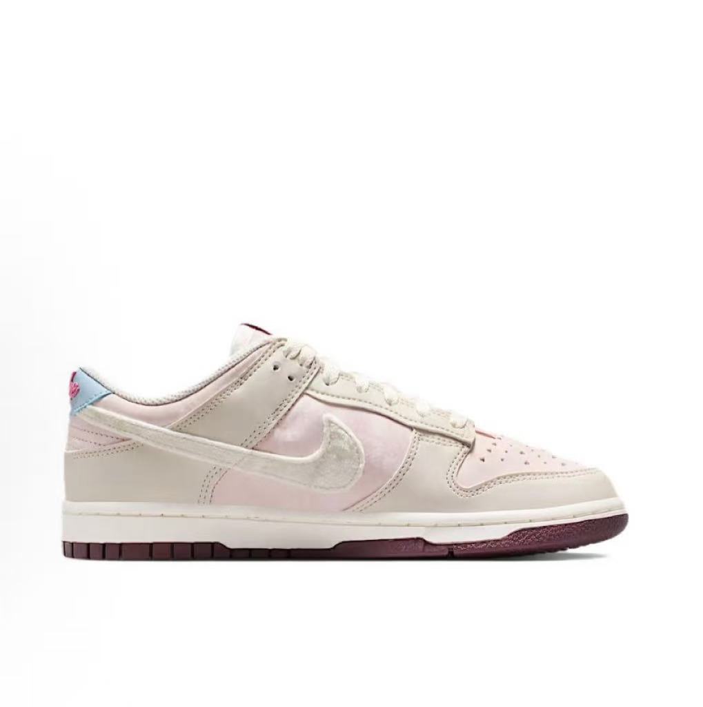 Nike Dunk Low "Valentine’s Day"