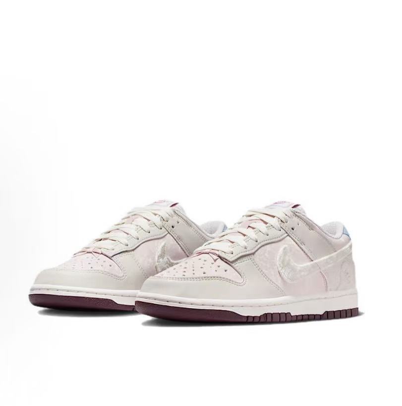 Nike Dunk Low "Valentine’s Day"