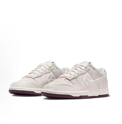 Nike Dunk Low "Valentine’s Day"
