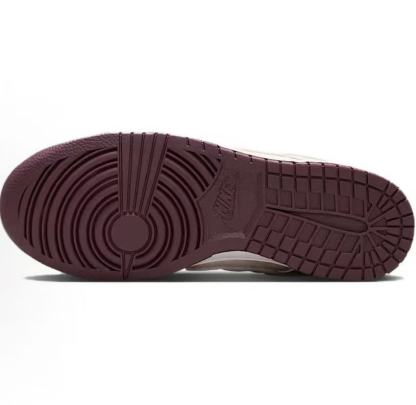 Nike Dunk Low "Valentine’s Day"