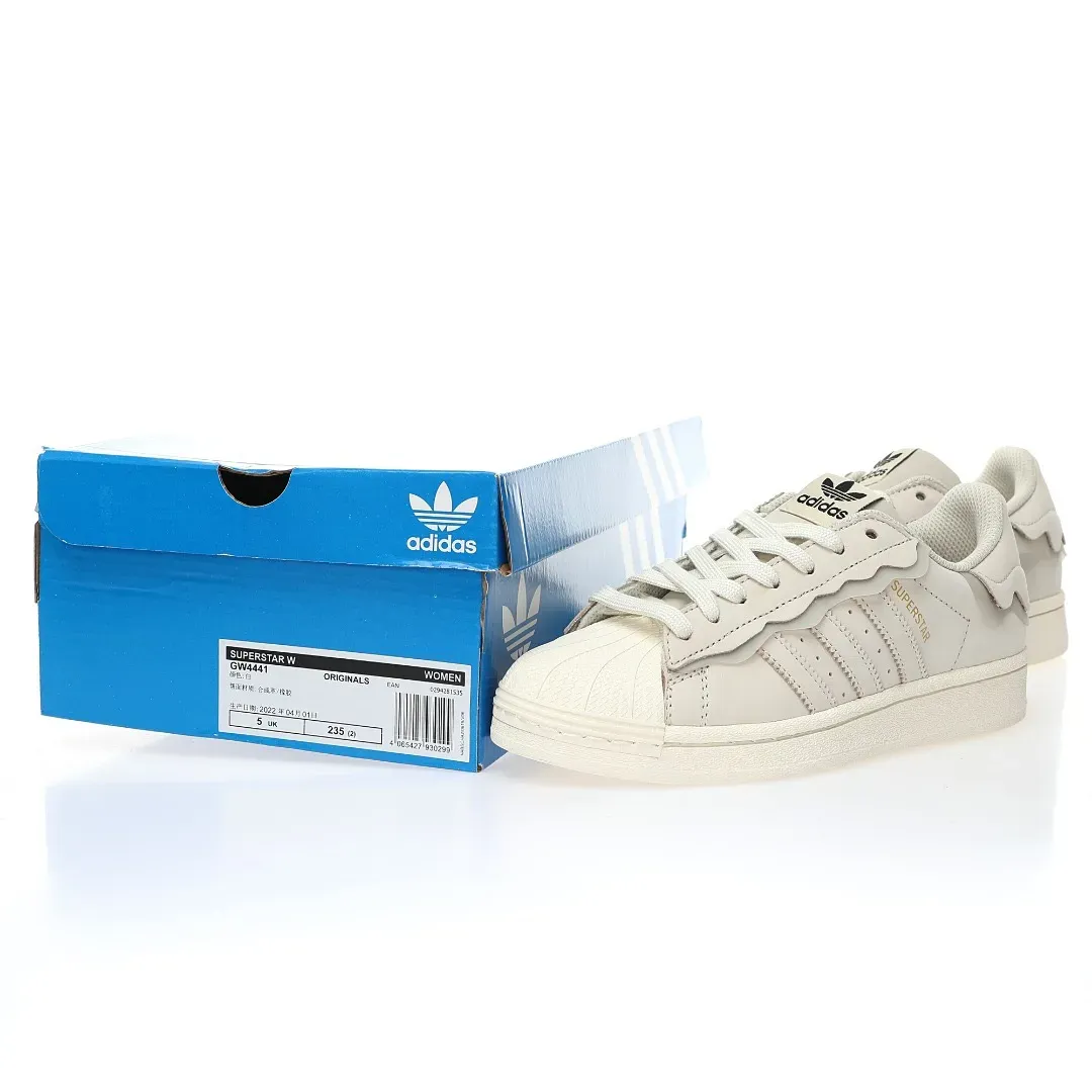 Adidas「貝殼頭」