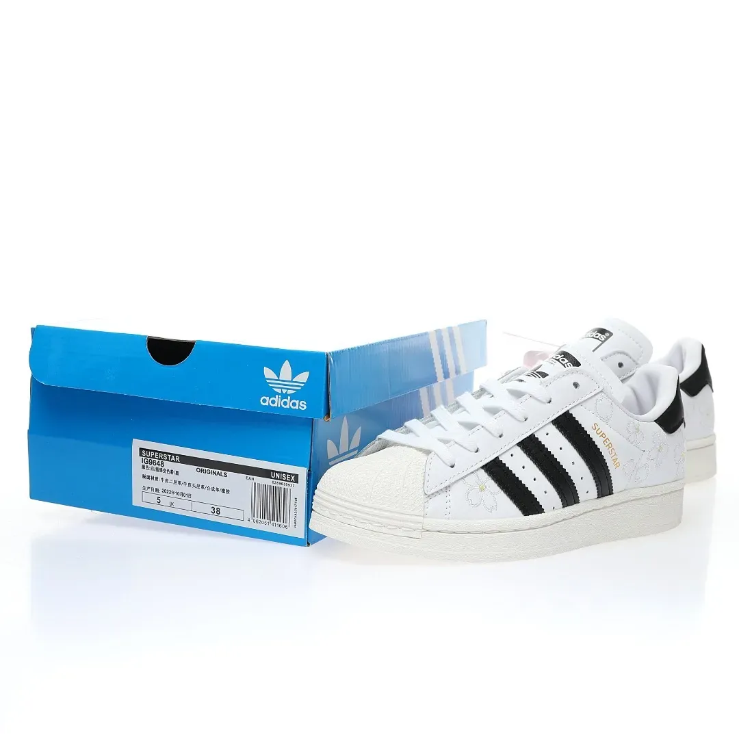 Adidas「貝殼頭」