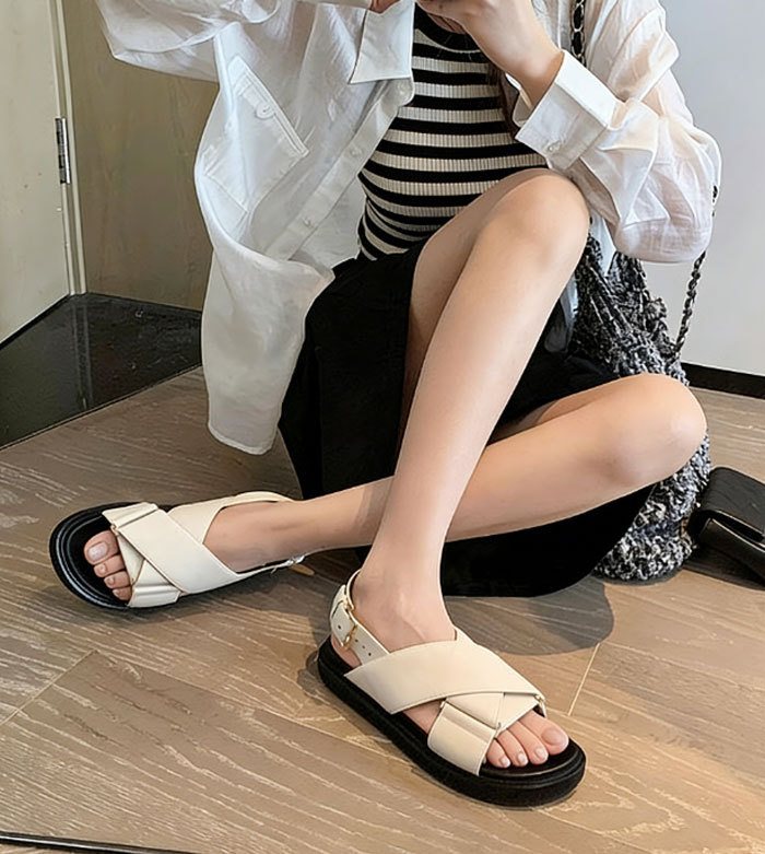 サンダル レディース 靴 コンフォートサンダル 厚底 本革 ストラップ 柔らかい 疲れない 靴 美脚 滑り止め リラックス トレンド シンプル 夏 海 浜 歩きやすい 幅広 ヒール 楽 履きやすい 水遊び 婦人靴