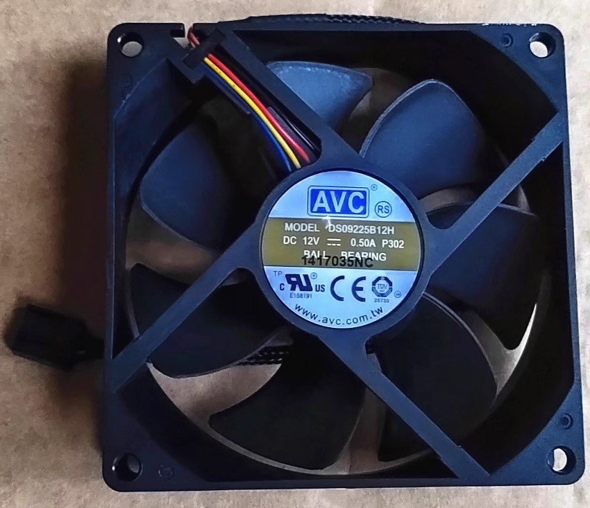 AMD AM2/AM3/AM4/FM/AM5 対応クーラー AVC 9225 純銅ベース 4 ヒートパイプ 9cm 双玉軸受静音温度制御 全新純正新品 DC12V 0.50A 4-Wire AVC DS09225B12H-P302