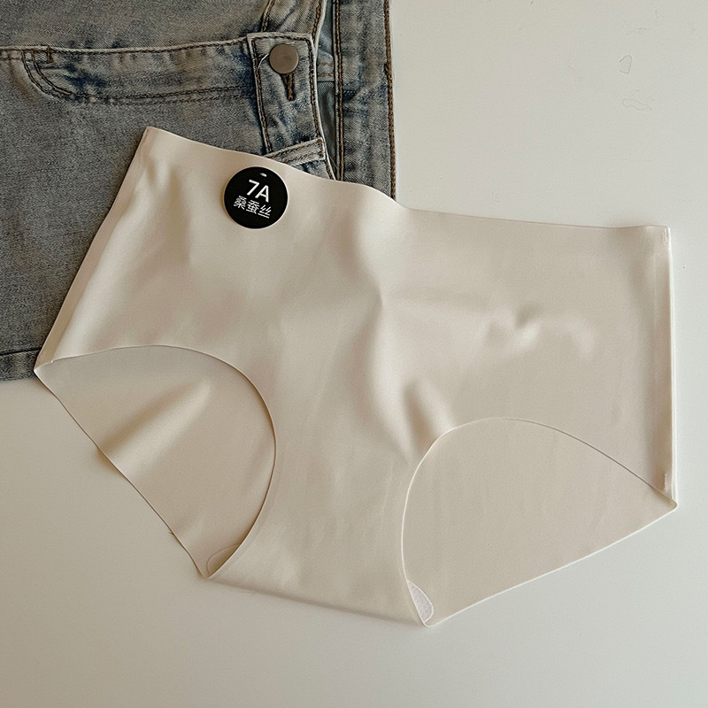 Mulberry Silk Seamless Antibacterial Panties for Woman