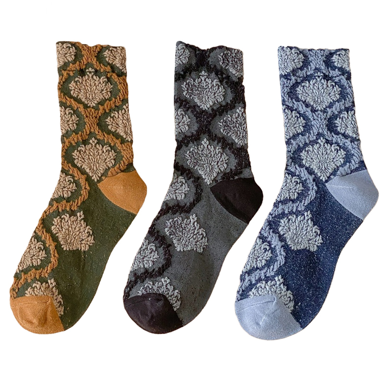 日本風ミドルカット・エンボス柄ソックス