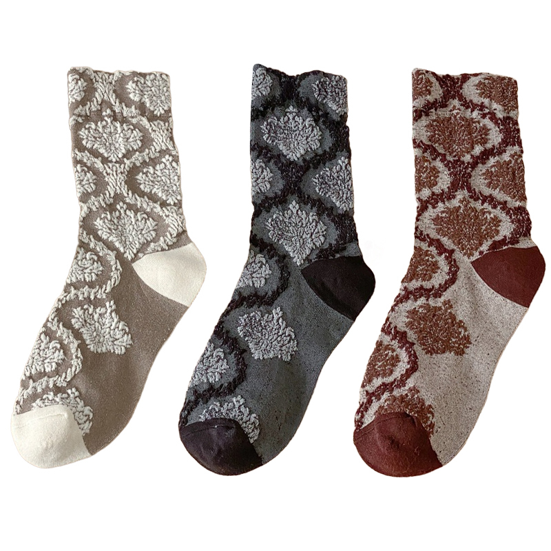 日本風ミドルカット・エンボス柄ソックス