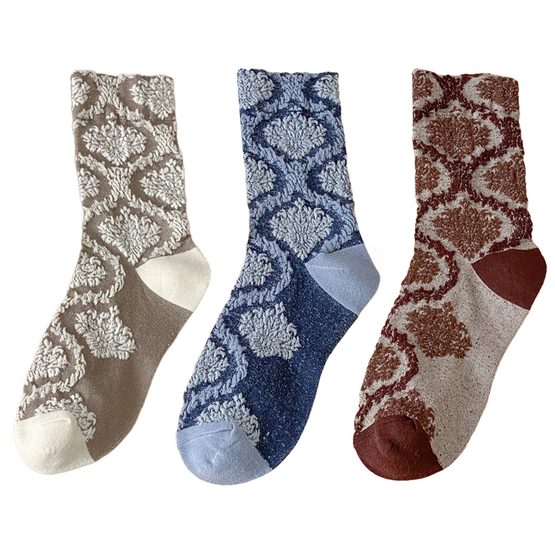 日本風ミドルカット・エンボス柄ソックス