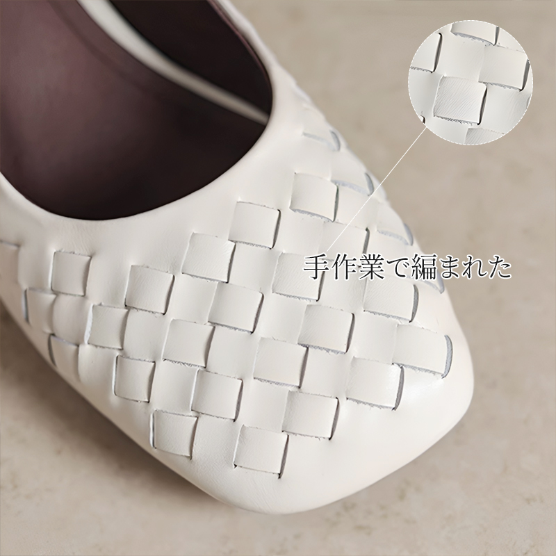 手編みならではの高級感溢れる質感と柔らかな牛革のクローズアップ