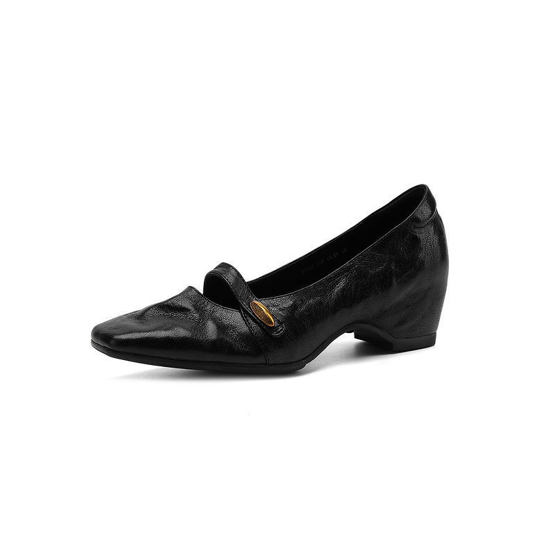 上質な素材のインヒール付きフレンチレトロチャンキーヒールパンプス