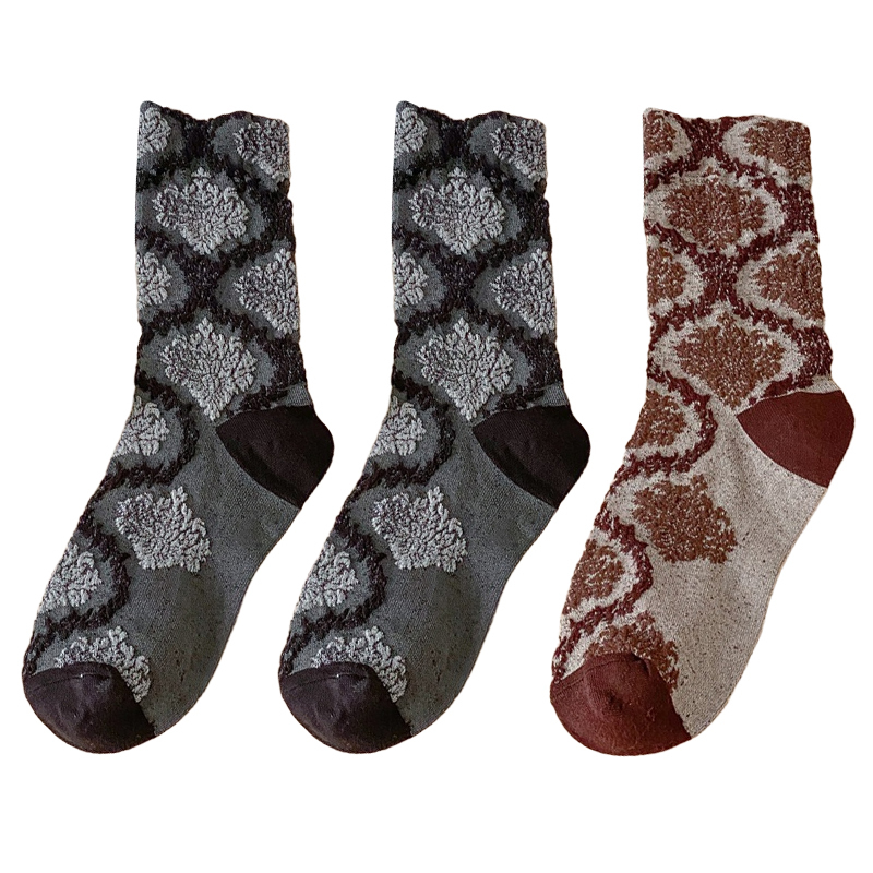 日本風ミドルカット・エンボス柄ソックス