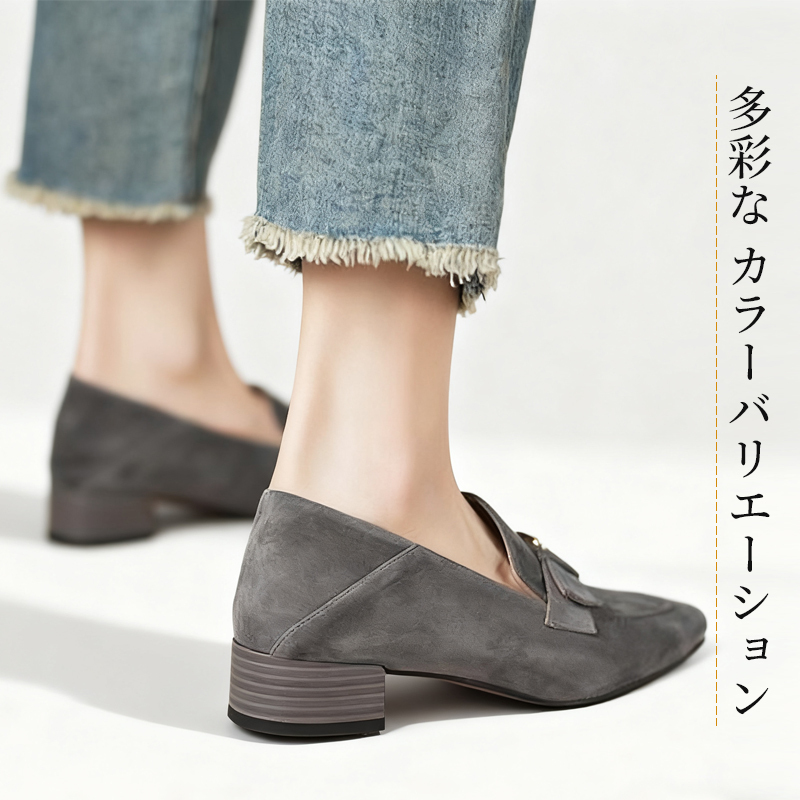 多彩なカラーバリエーションが魅力のグレーローファーとデニムのカジュアルコーデ