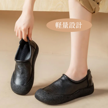 手に持った時の軽さを強調する超軽量設計の製品イメージ