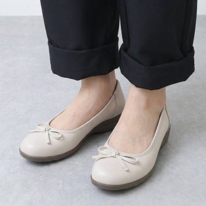 歩きやすさと美脚効果を両立する安定した3.5cmのチャンキーヒール（太ヒール）