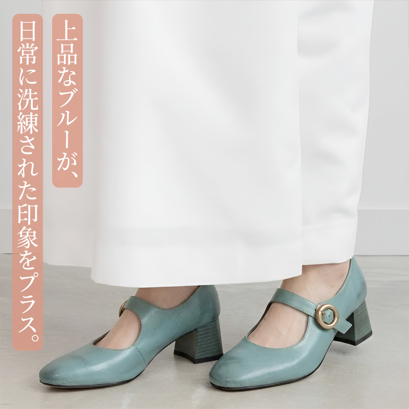スタイリング例 ブルー メリージェーンと白パンツのきれいめコーデ