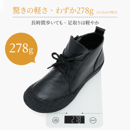 超軽量設計 片足278gの重さを計測するキッチンスケールとブラックブーツ