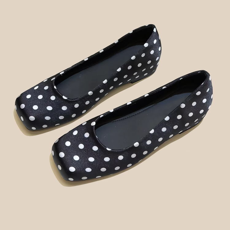 【クラシックドット＆4cmマイクロヒール】柔らか浅口パンプス｜痛くない・滑り止め・通勤＆日常万能・低身長さんも脚長効果・レトロで大人可愛い