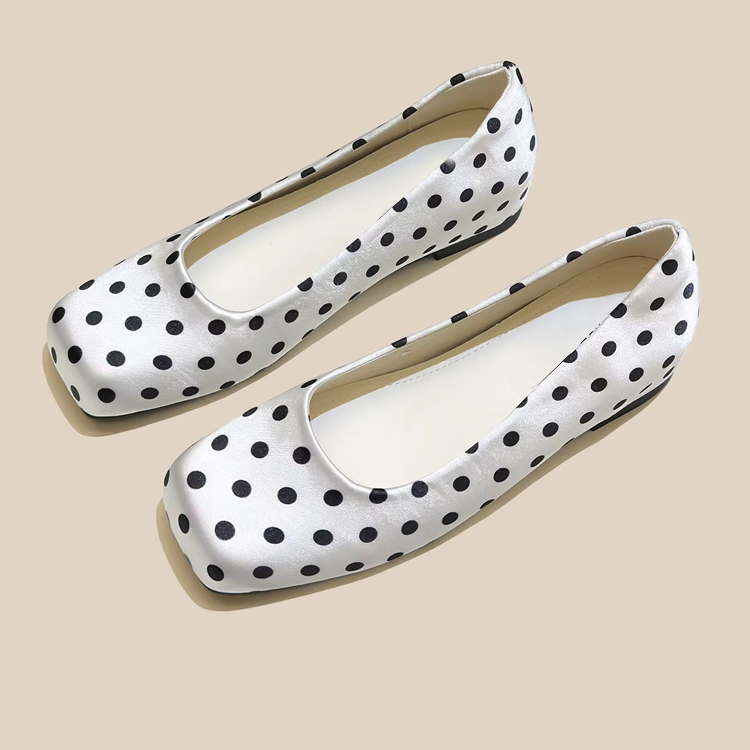 【クラシックドット＆4cmマイクロヒール】柔らか浅口パンプス｜痛くない・滑り止め・通勤＆日常万能・低身長さんも脚長効果・レトロで大人可愛い