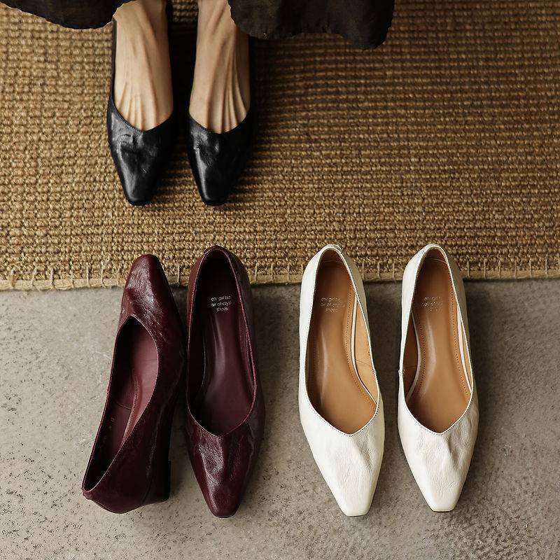 本革 シープスキン スクエアポインテッド パンプス 4cmヒール 美脚 細見え 静音ソール きれいめ 大人の通勤 走れる