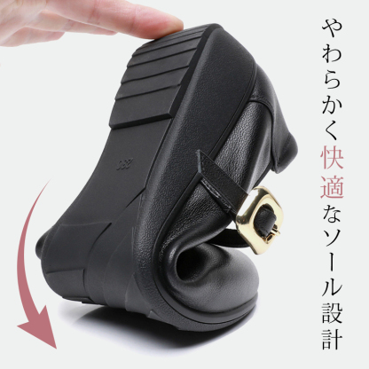 手で簡単に折り曲げられるほど柔らかく足の動きにフィットする高機能ソール設計