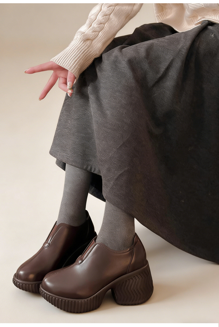ブラウン 厚底ローファー 茶色 秋コーデ クラシック エレガント