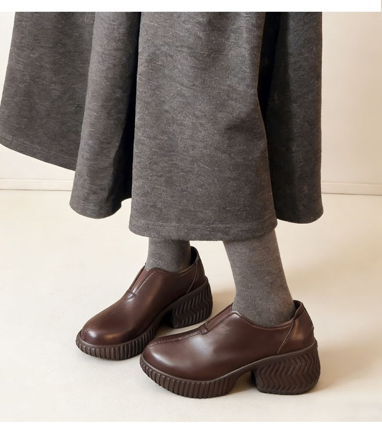 ブラウン 厚底ローファー 茶色 秋コーデ クラシック エレガント