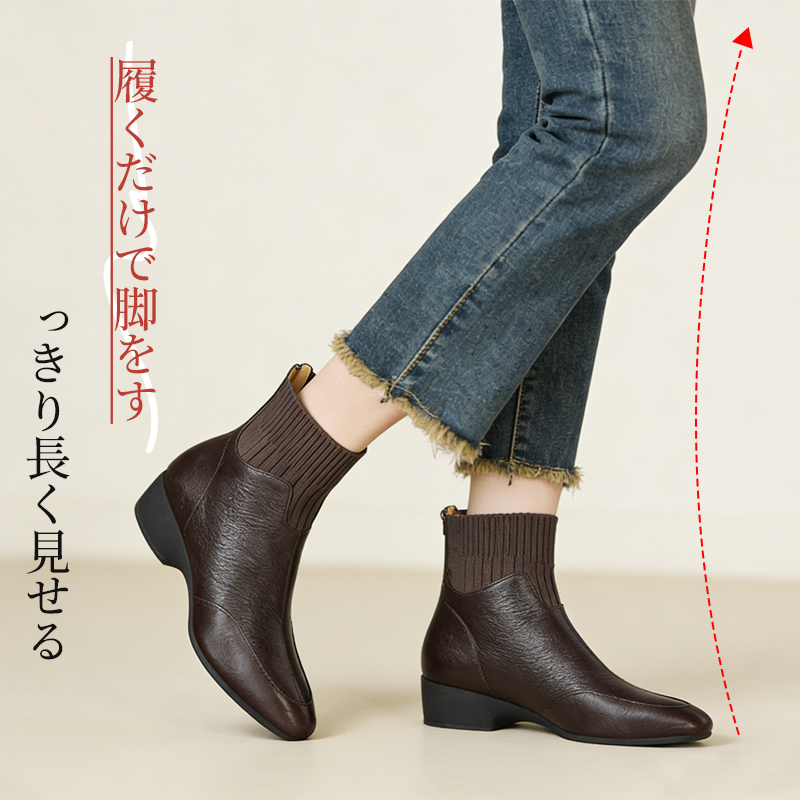 後ろ姿をエレガントに演出するゴールドのバックジッパー設計