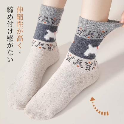 締め付け感のない高い伸縮性を備えたウール混ソックスの履き口