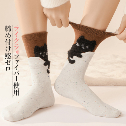 ライクラ®ファイバー使用による高い伸縮性 締め付け感ゼロの履き心地のデモンストレーション