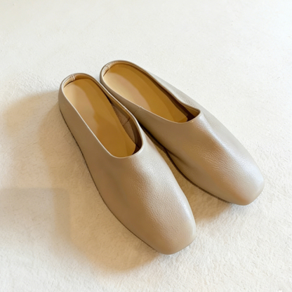 やわらかなミュールサンダル