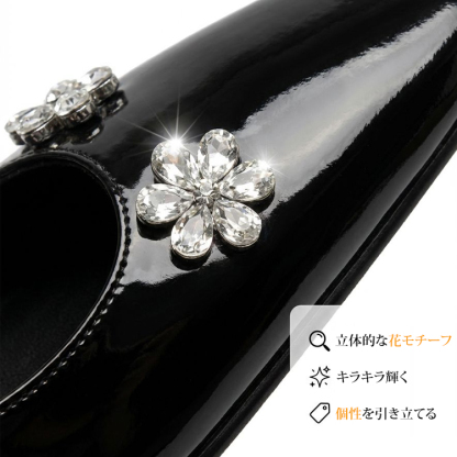 立体的な花モチーフのビジューパーツ 拡大ディテール