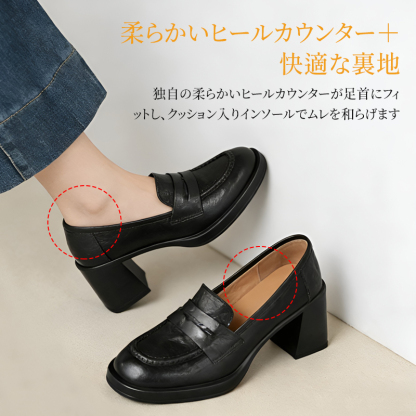 足首にフィットする柔らかいヒールカウンターと、ムレを和らげる快適な裏地