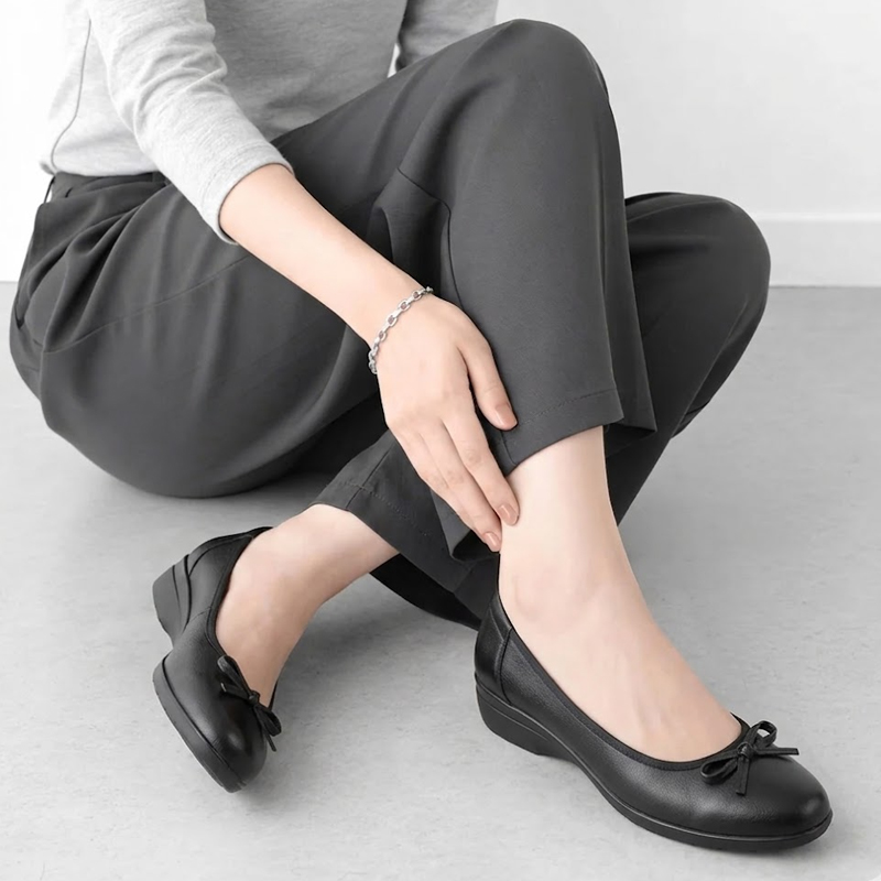 本革製リボン付き浅履きフラットシューズ