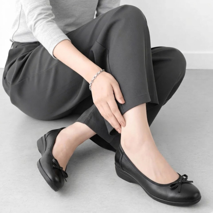 本革製リボン付き浅履きフラットシューズ