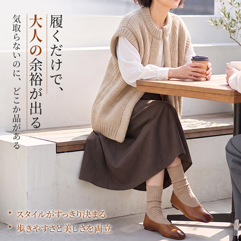 大人向けスクエアトゥヤギ革パンプス。表裏ヤギ革で柔らかい。1.5cm ローヒールで安定感があり、小ぶりトゥが足ラインをすっきり見せ、上品な大人の雰囲気を演出。